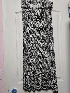 Max Studio Maxi Skirt - Black and White, size Large